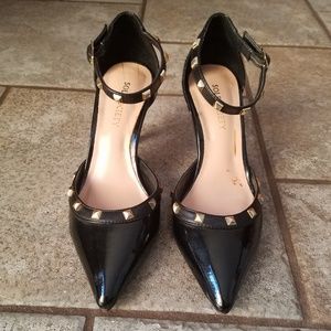 Black kitten heels